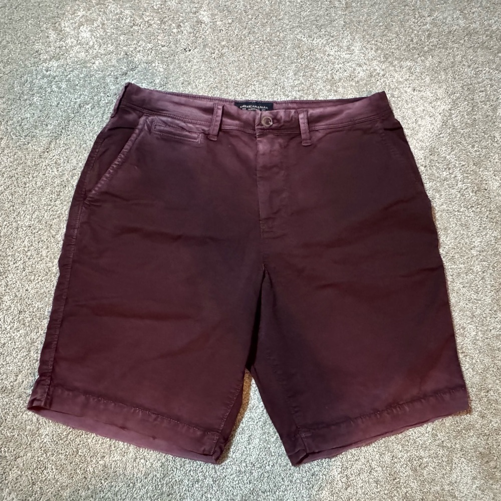 American Eagle Burgundy Next Level Flex Shorts Men’s Size 32